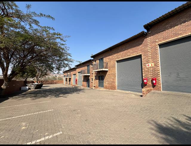 180M² WAREHOUSE TO LET IN COSMO BUSINESS PARK